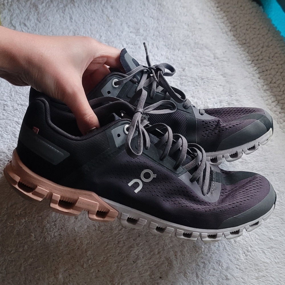 On Cloudflow Running Shoes